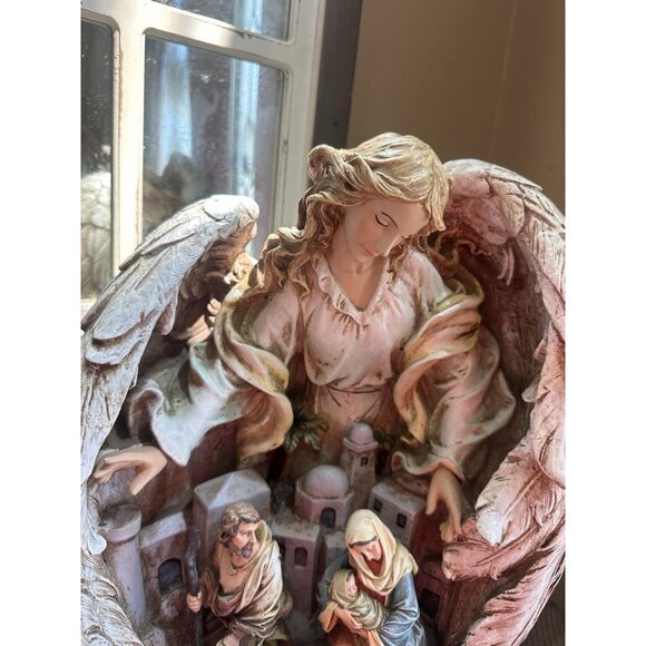 Angel Holy Family Nativity 18 x 15 x 11.5 Hand Painted Resin Christmas Figurine - Picture 6 of 7